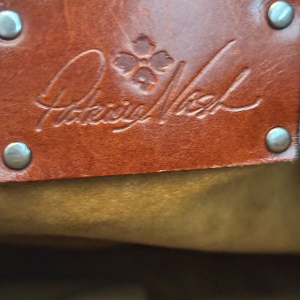 Patricia Nash Avellino crossbody bag made of Italian leather - Picture 2 of 8